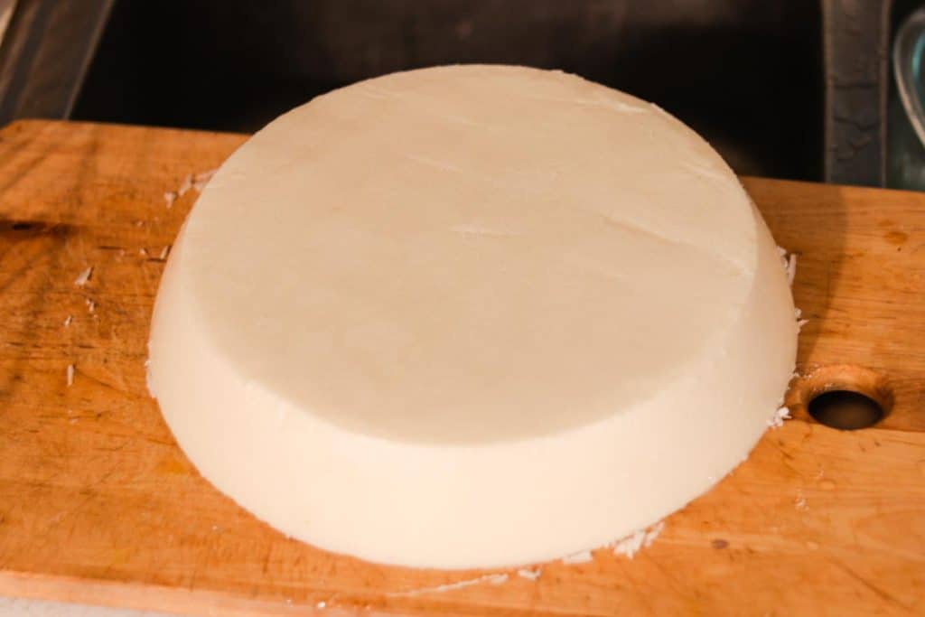 Scraped purified tallow cake