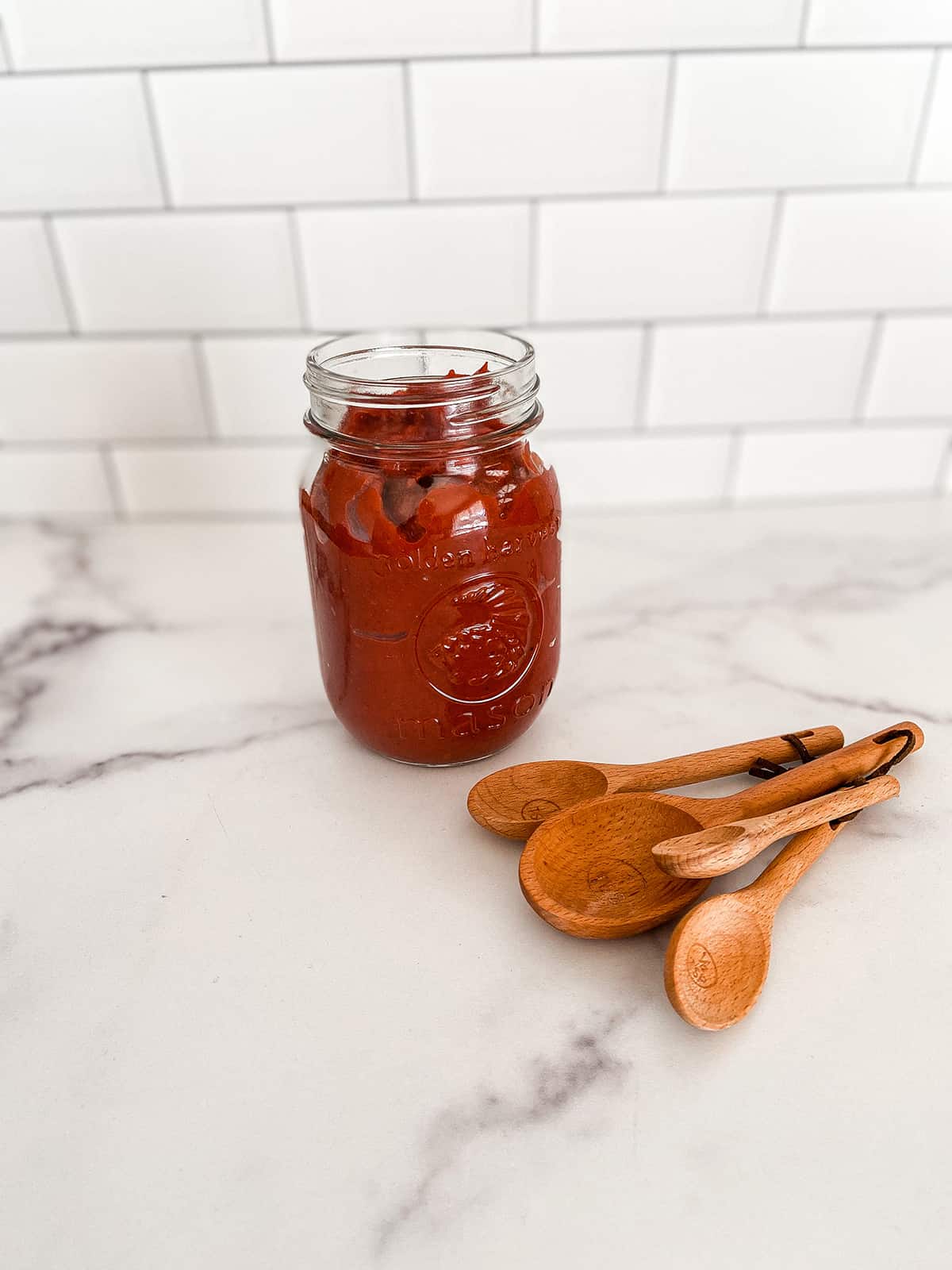 Making your own homemade low-carb, Paleo, Whole30, and GAPS diet-friendly Ketchup at home is much easier than you might think!